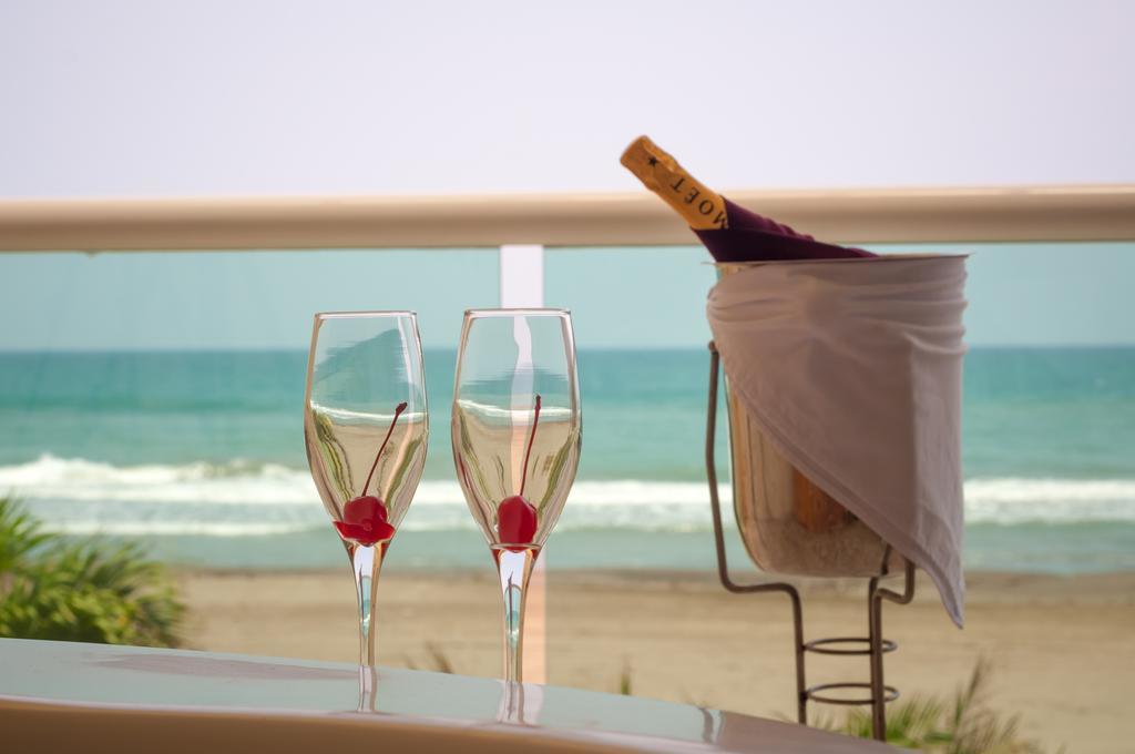 Artisan Playa Esmeralda Family Beach Hotel Playa Chachalacas Exterior photo