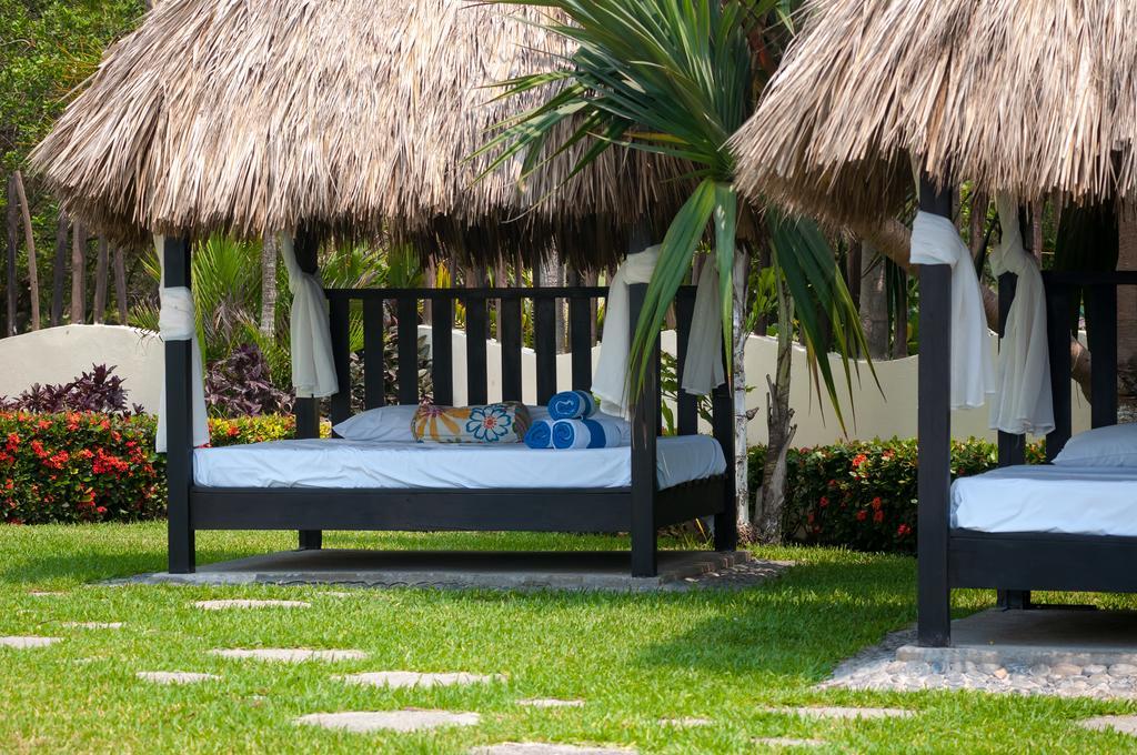 Artisan Playa Esmeralda Family Beach Hotel Playa Chachalacas Exterior photo
