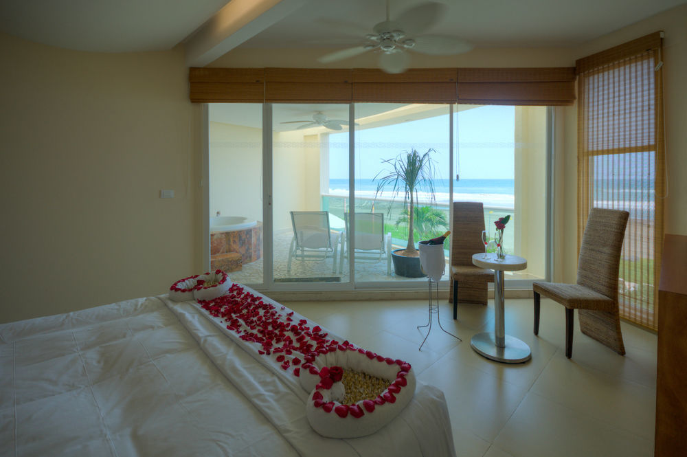 Artisan Playa Esmeralda Family Beach Hotel Playa Chachalacas Exterior photo